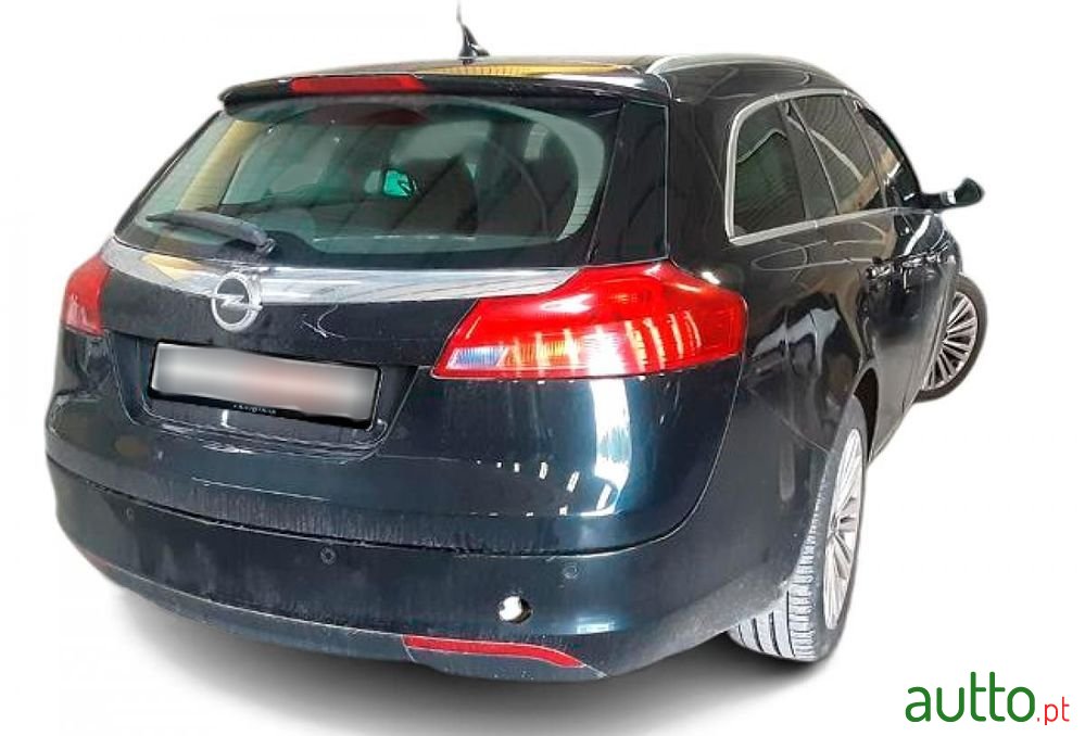 2011' Opel Insignia Sports Tourer photo #2