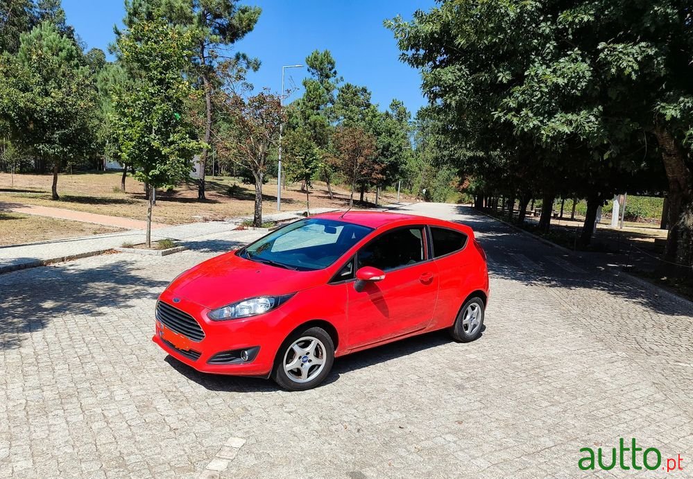 2013' Ford Fiesta photo #1