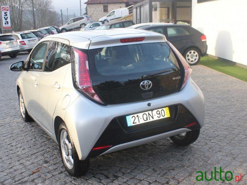 2015' Toyota Aygo 1.0 X-Play+Ac+X-Touch photo #2