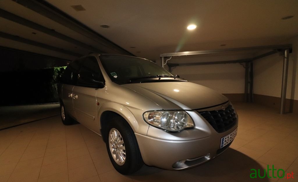2006' Chrysler Voyager photo #1