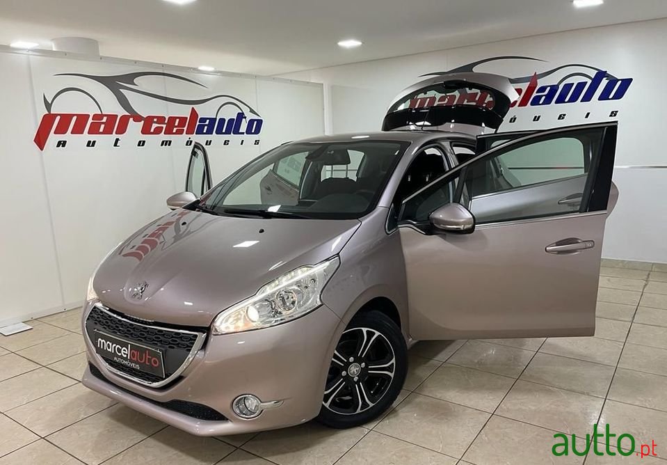 2013' Peugeot 208 photo #4