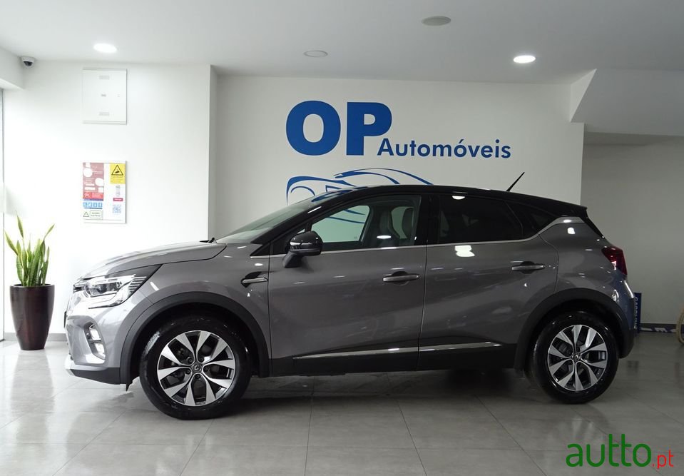 2020' Renault Captur photo #2