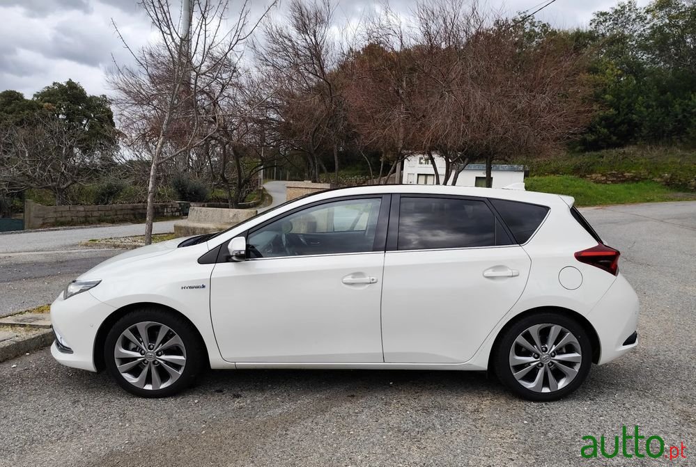 2017' Toyota Auris photo #2