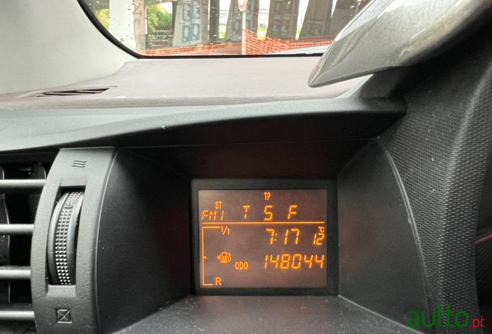 2010' Toyota iQ photo #6