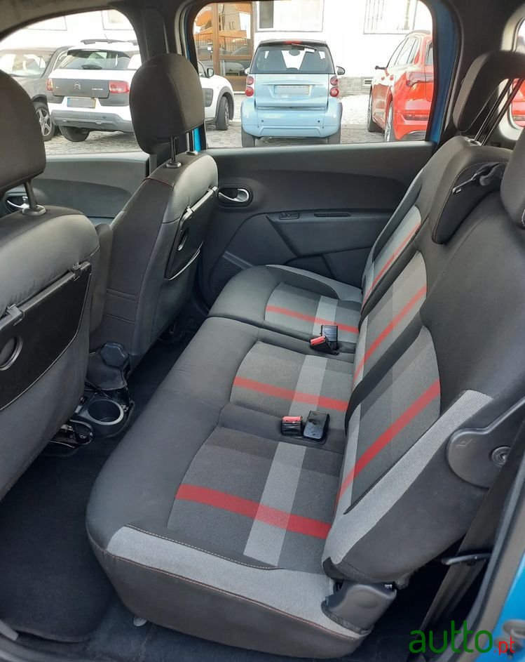 2020' Dacia Lodgy Stepway photo #3