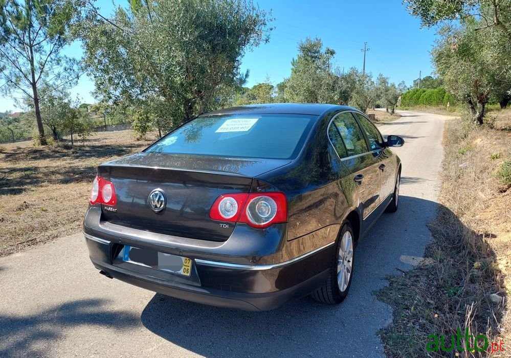 2007' Volkswagen Passat photo #3