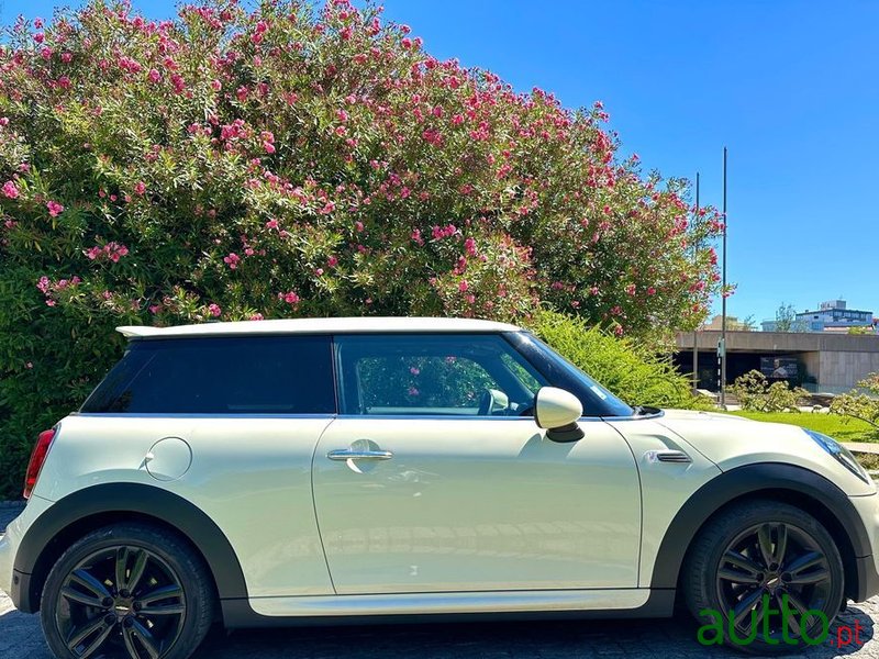 2019' MINI Cooper D photo #1