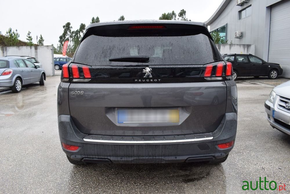 2020' Peugeot 5008 photo #5