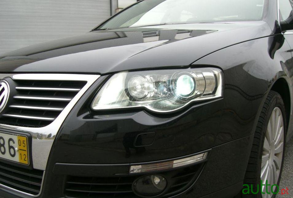 2005' Volkswagen Passat photo #1
