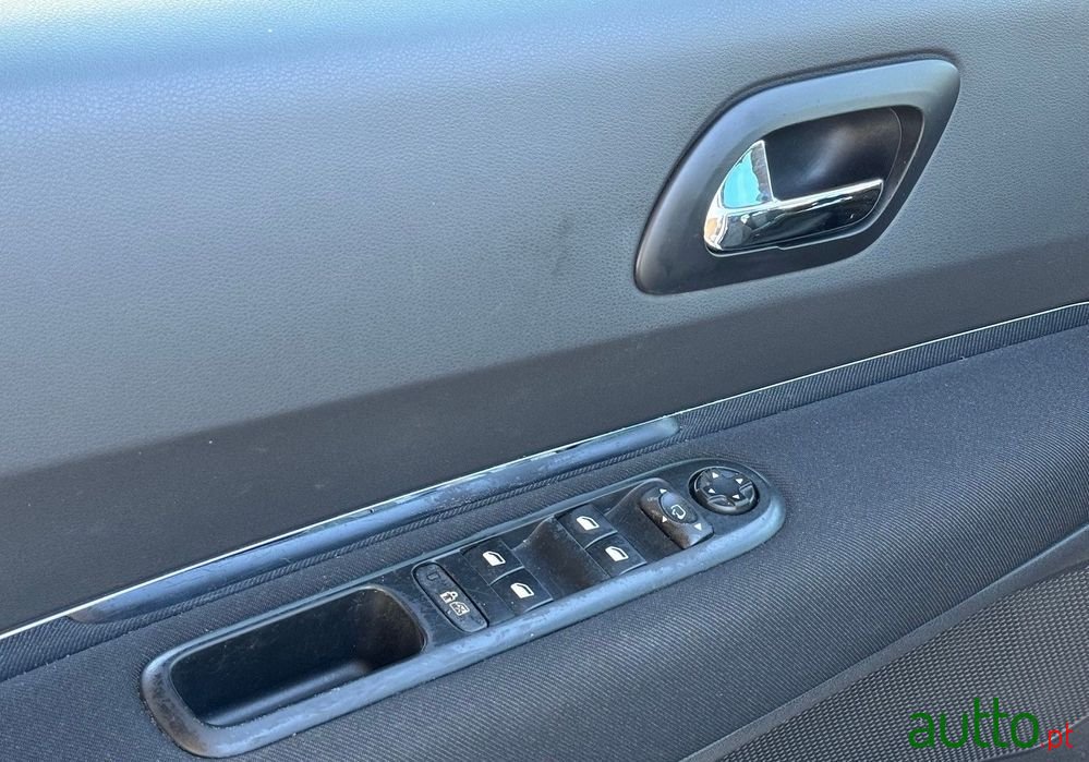 2012' Peugeot 3008 photo #4