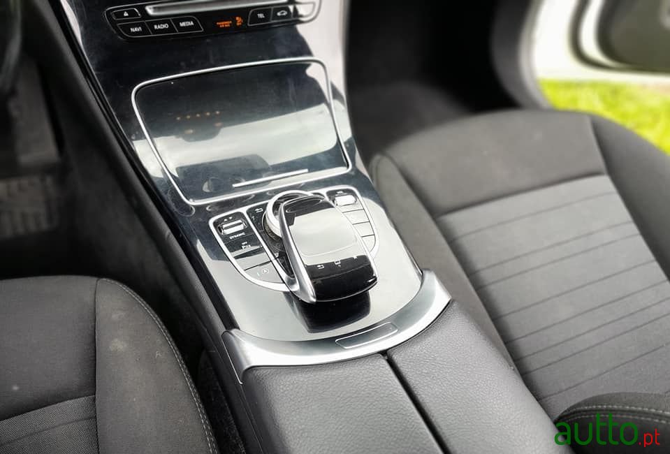 2015' Mercedes-Benz C-200 photo #2