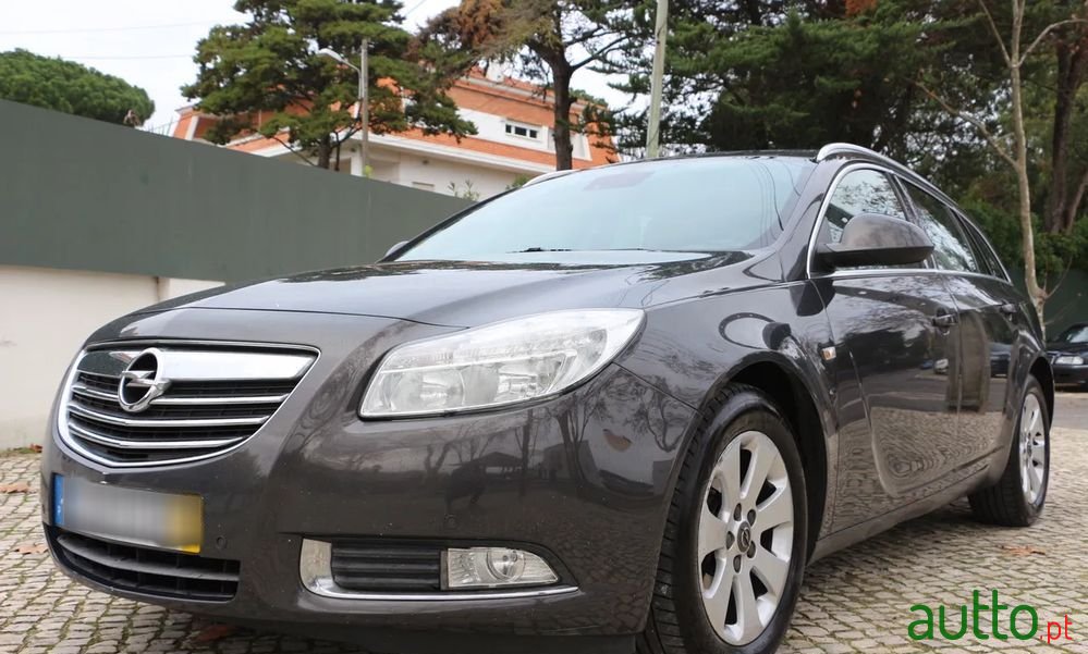 2013' Opel Insignia Sports Tourer photo #2