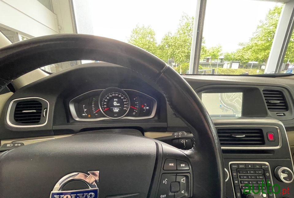 2015' Volvo V60 photo #6