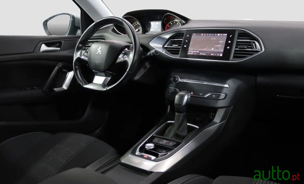 2017' Peugeot 308 Puretech photo #5