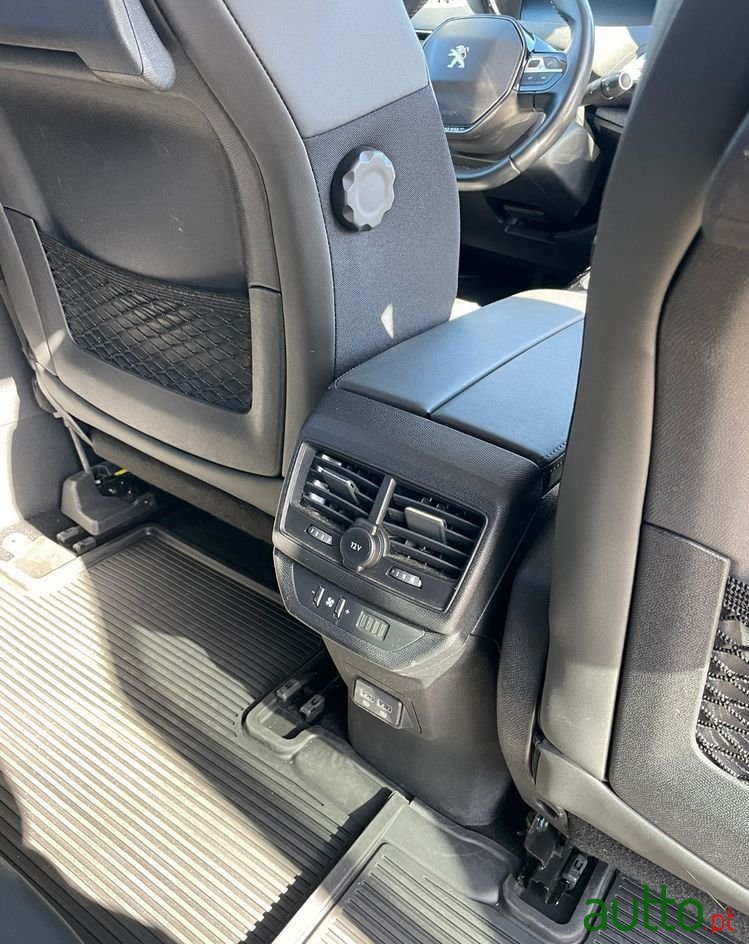 2021' Peugeot 5008 photo #4