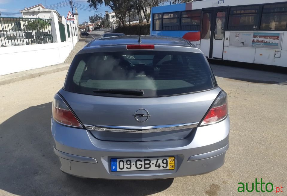 2008' Opel Astra photo #3