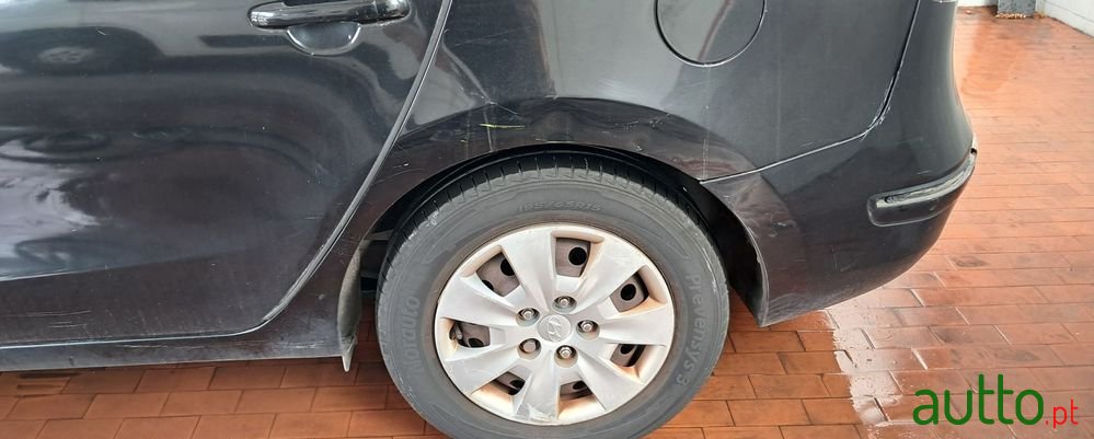 2008' Hyundai i30 Cw photo #2