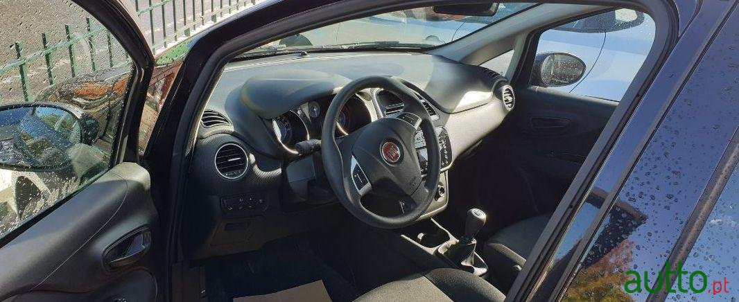 2015' Fiat Punto photo #2