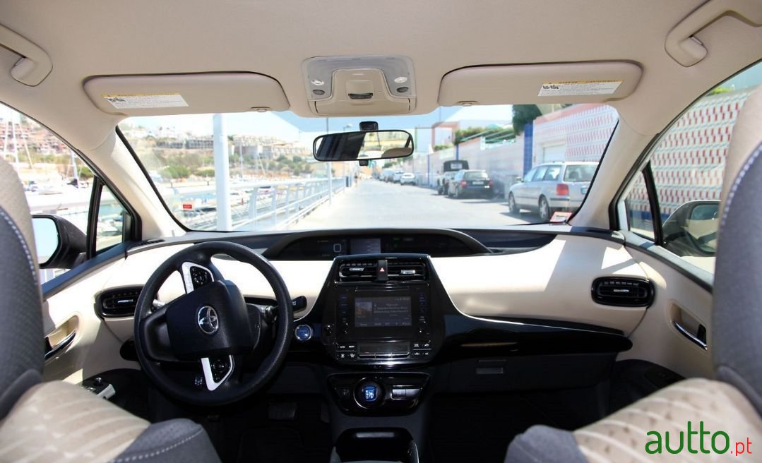 2016' Toyota Prius photo #4