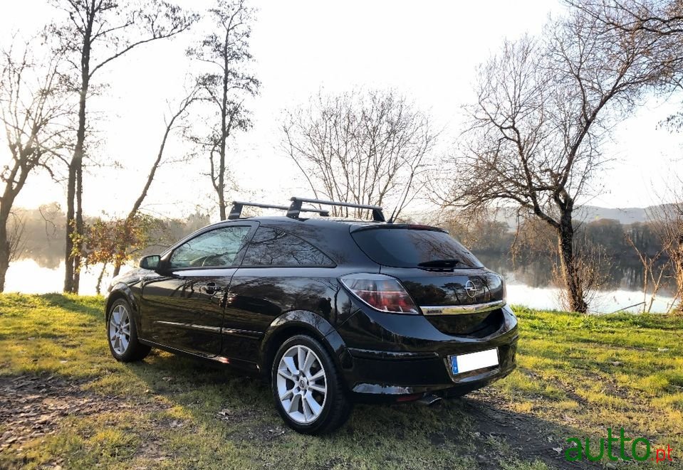 2007' Opel Astra Gtc photo #2