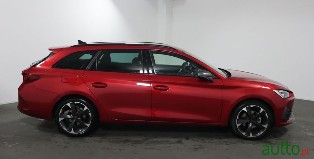 2023' Cupra Leon St 1.5 Etsi Mid Dsg photo #3