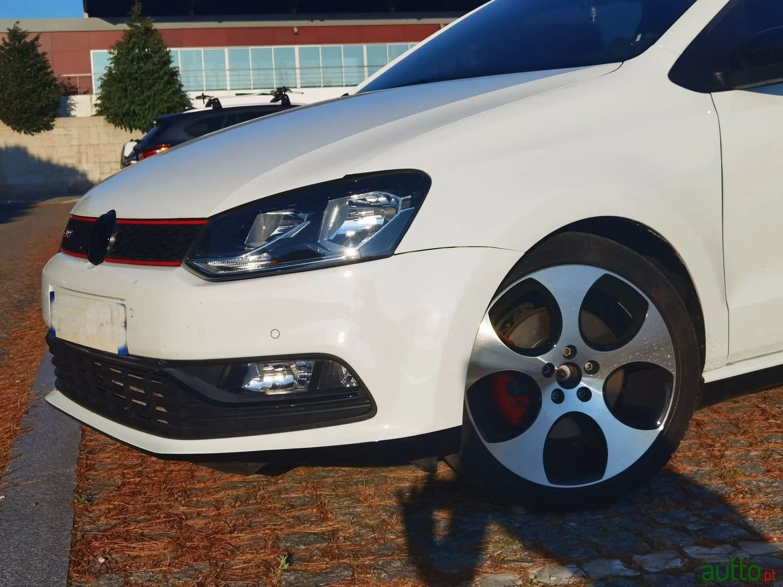 2011' Volkswagen Polo photo #3