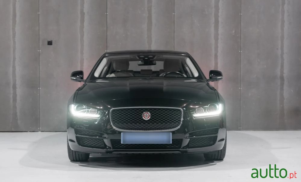 2015' Jaguar XE photo #3