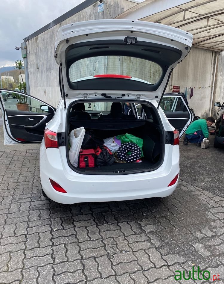 2017' Hyundai i30 Cw photo #3