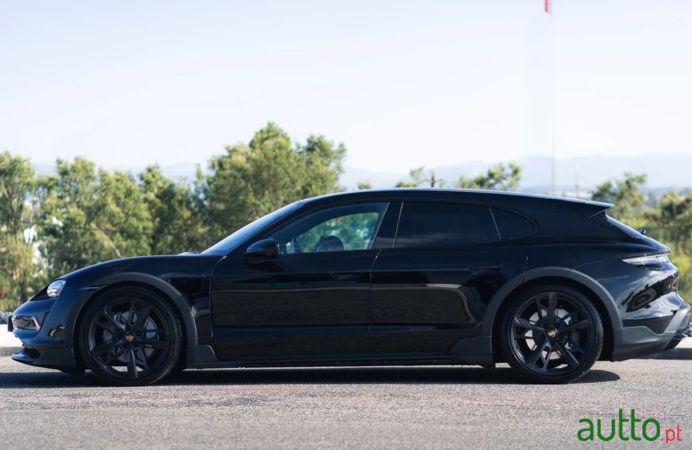 2022' Porsche Taycan Cross Turismo 4 photo #2