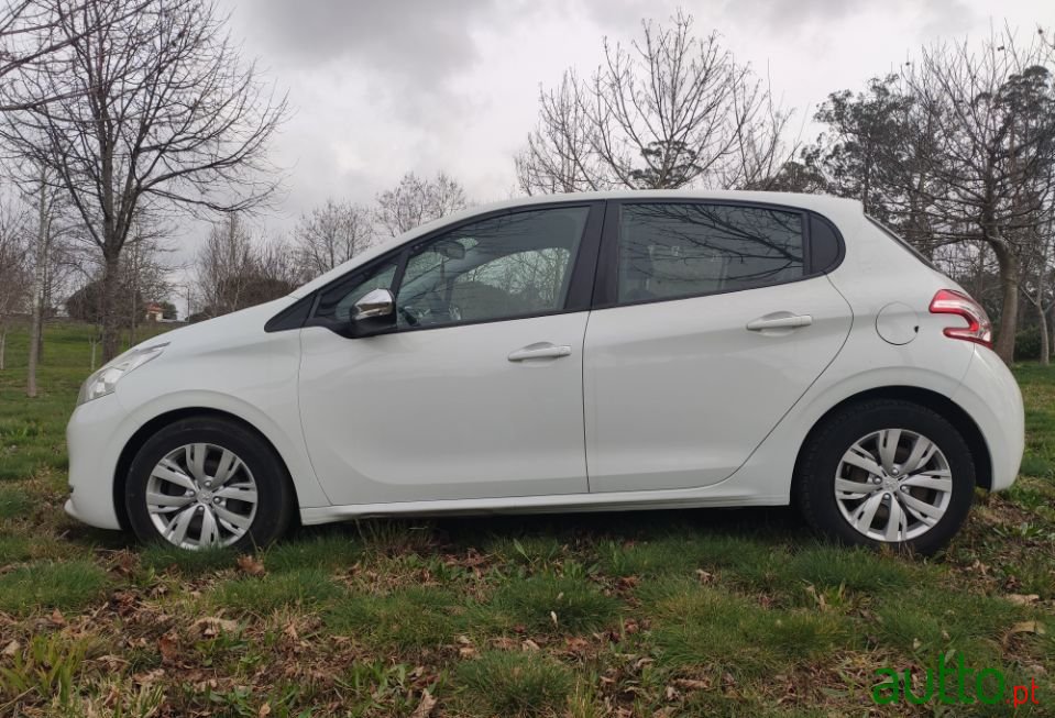 2012' Peugeot 208 photo #4