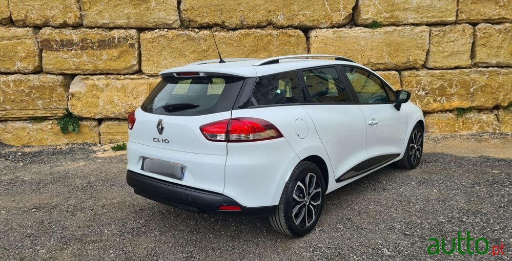 2017' Renault Clio Sport Tourer photo #2