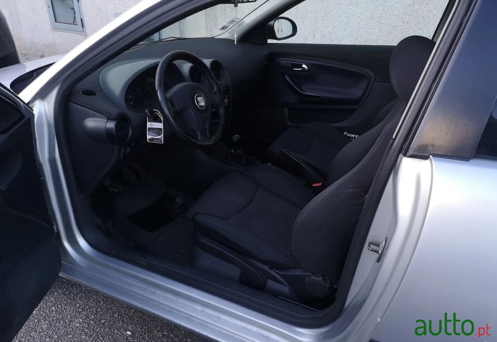 2004' SEAT Ibiza 1.9 Tdi Sport photo #6