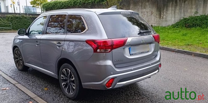 2018' Mitsubishi Outlander photo #1