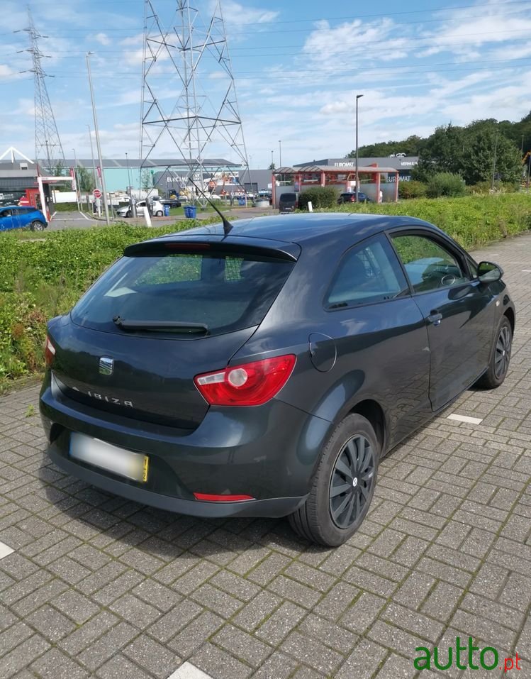 2011' SEAT Ibiza photo #4
