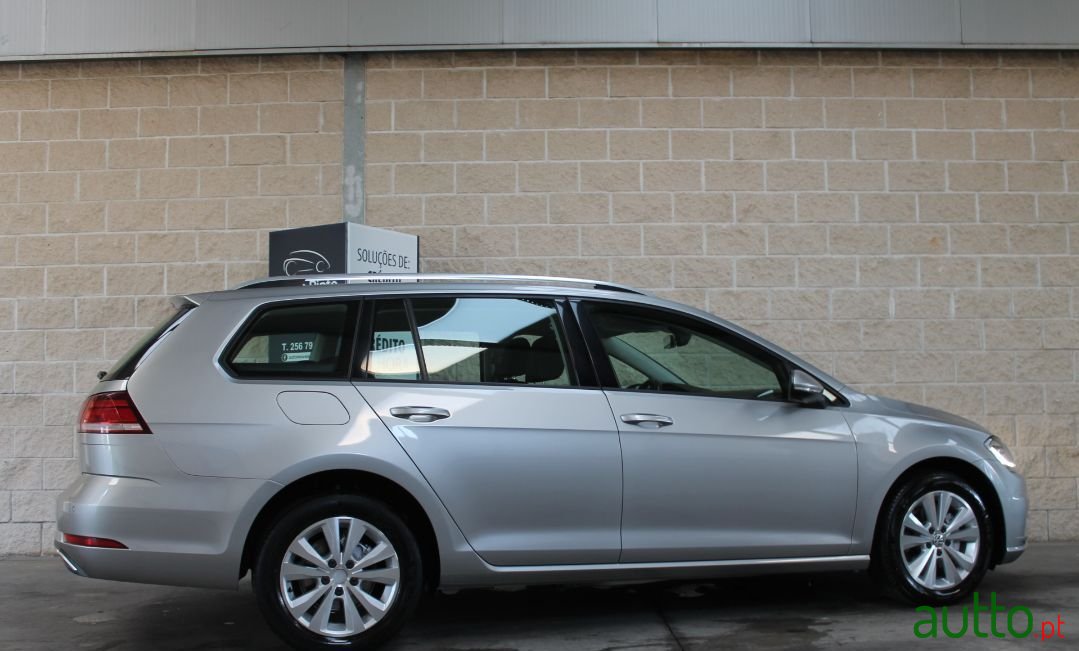 2018' Volkswagen Golf photo #6