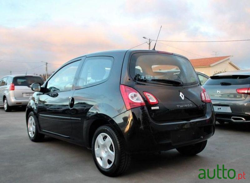 2014' Renault Twingo photo #2