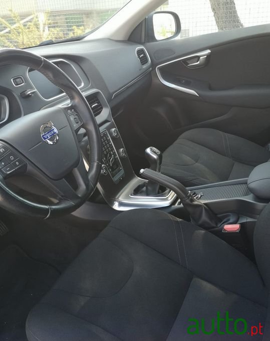 2014' Volvo V40 photo #2