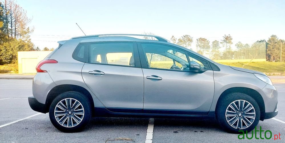 2014' Peugeot 2008 photo #3