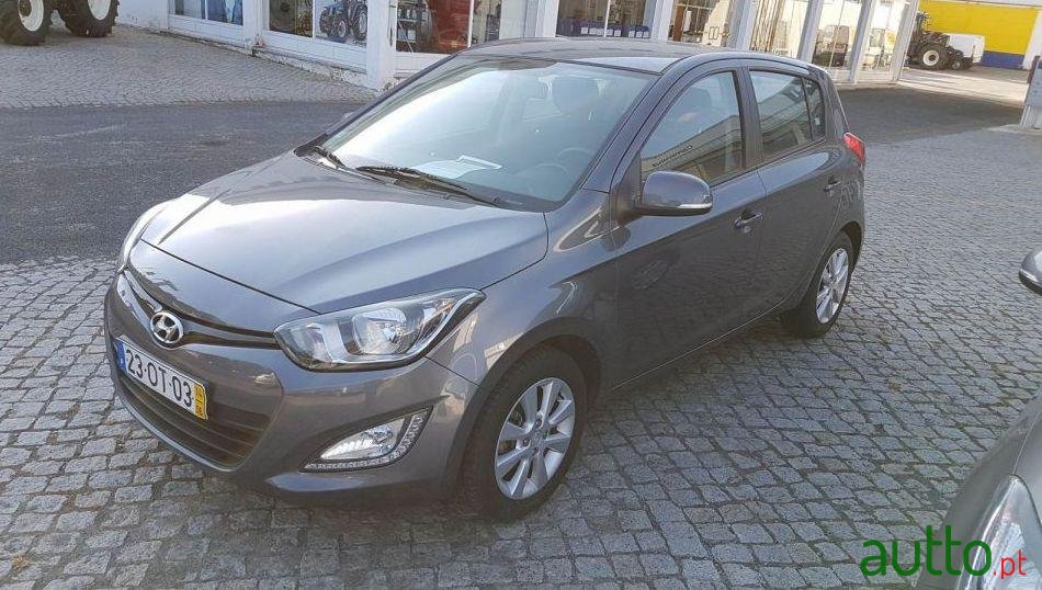 2014' Hyundai i20 1.1 Crdi Urban photo #1