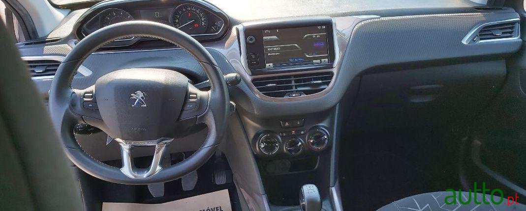 2014' Peugeot 2008 photo #2