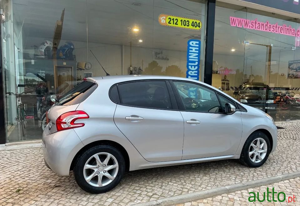 2013' Peugeot 208 photo #3