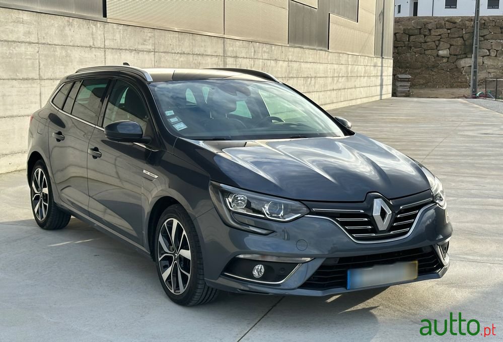 2018' Renault Megane Sport Tourer photo #2