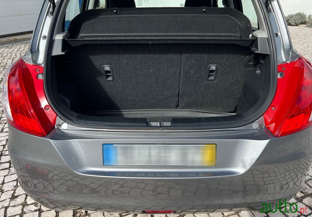 2012' Suzuki Swift 1.2 Vvt Glx photo #5