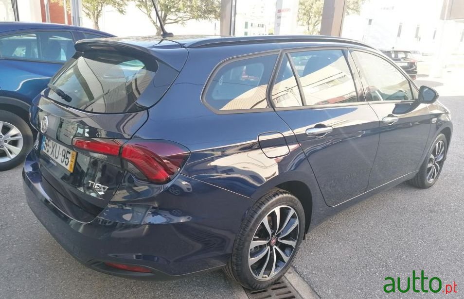 2018' Fiat Tipo Station Wagon photo #2