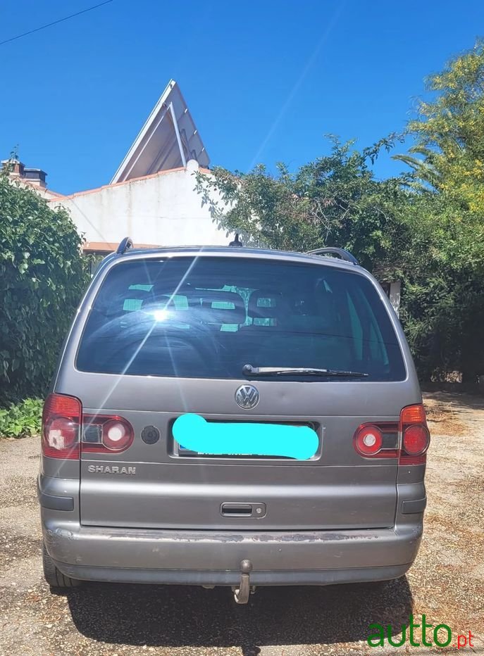 2009' Volkswagen Sharan photo #4