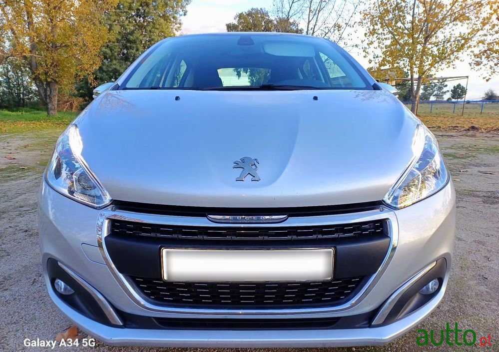 2018' Peugeot 208 1.6 Bluehdi Allure photo #2