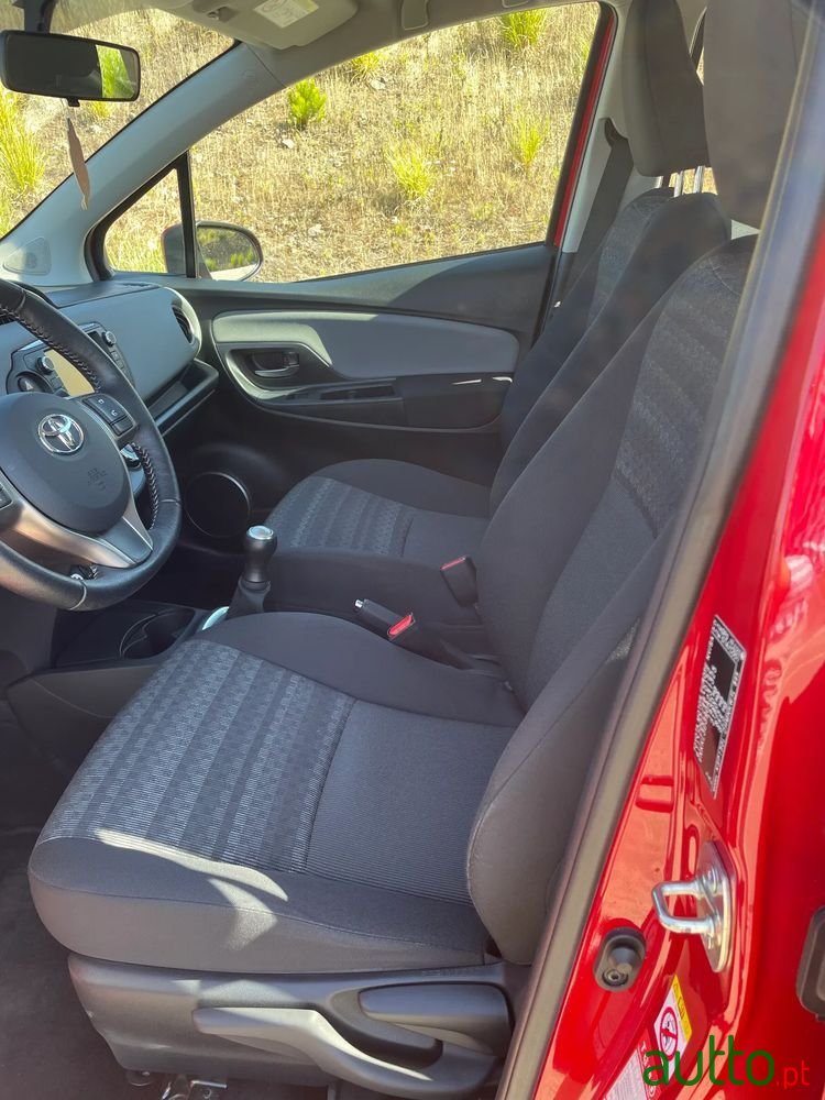 2017' Toyota Yaris photo #1