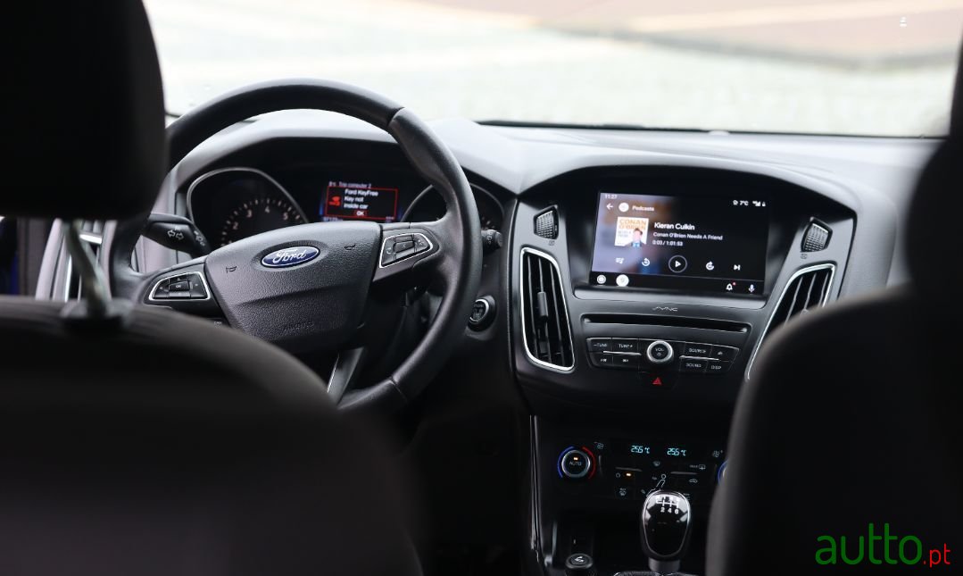 2017' Ford Focus photo #4