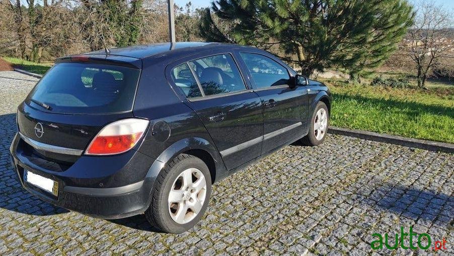 2005' Opel Astra photo #2