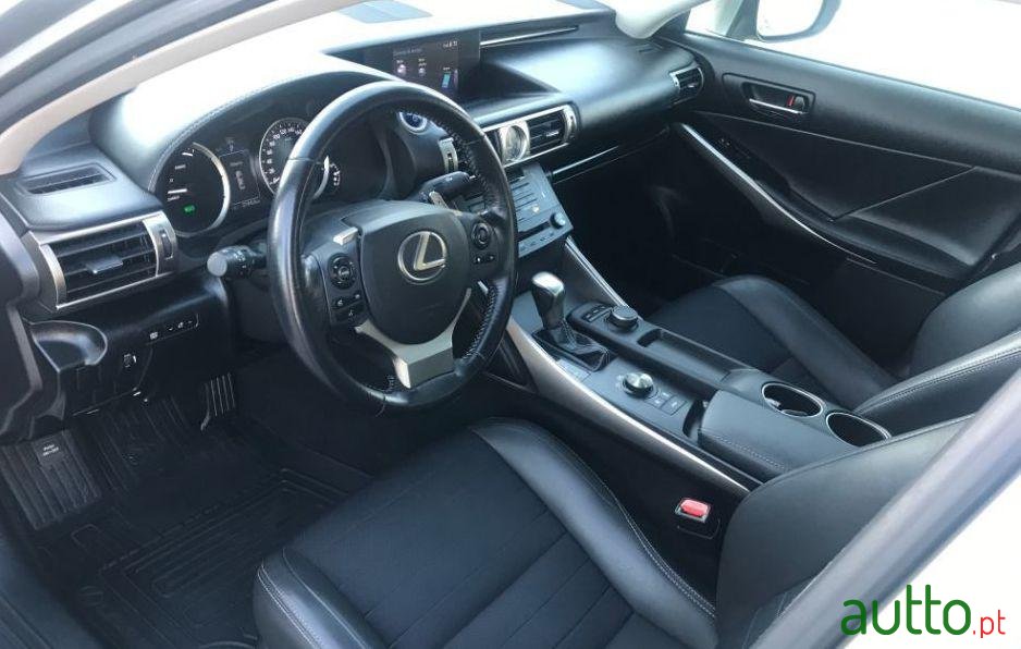 2015' Lexus Is-300H Executive + photo #1